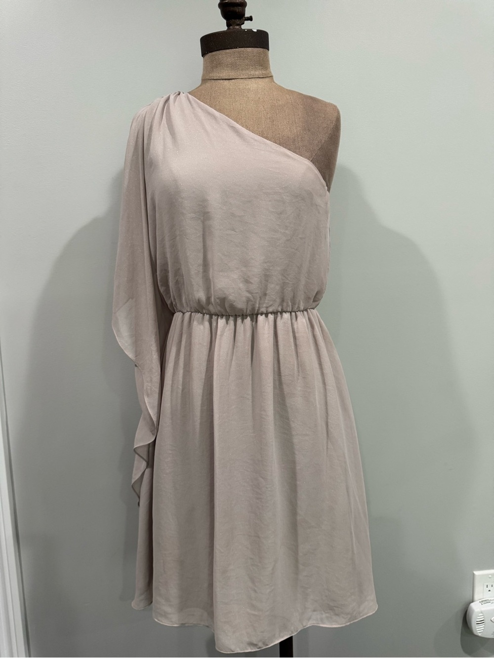 Alice + Olivia One-Shoulder Taupe Women’s Dress size small